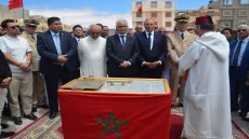 نزار البركة والوالي بيكرات ودحمان الدرهم يشرفون على وضع الحجر الأساس لمسجد الدرهم بالعيون