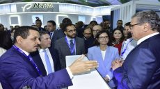 رئيس الحكومة عزيز أخنوش وزكية الدريوش كاتبة الدولة المكلفة بالصيد البحري يقومان بزيارة رواق شركة AQUA TYP بمعرض أليوتيس في مدينة أكادير.