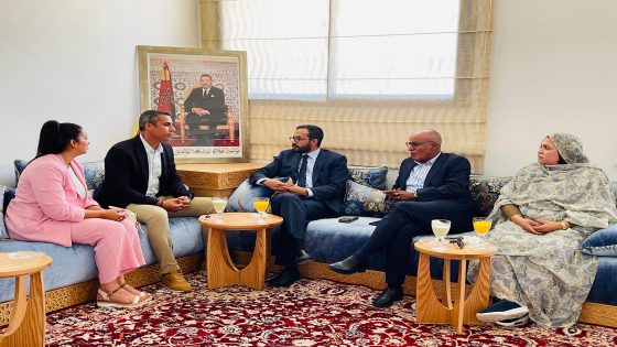 رئيس جماعة الداخلة الراغب حرمة الله يستقبل وفد إسباني من بلدية لا أوليفا بجزيرة فويرتيفنتورا (جزر الكناري)