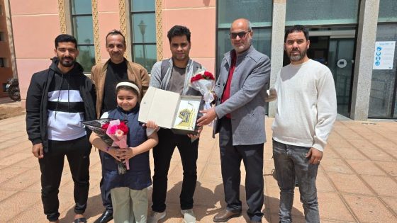 الداخلة.. استقبال الأستاذ سعيد المغاري المتوج بجائزة أحسن إخراج عن فيلمه التربوي “أمان مفقود”خلال مشاركته في المهرجان الوطني للفيلم التربوي بفاس.