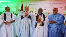 يقص رسمياً افتتاح مهرجان أهل الخيل الشهب للسياحة والمحافظة على التراث بحضور عامل اقليم اسا الزاك ،وعدد من القبائل الصحراوية