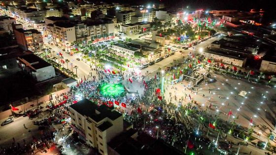 ساكنة مدينة الداخلة في مسيرات كبرى احتفاءً بقرار مجلس الأمن الداعم للحكم الذاتي