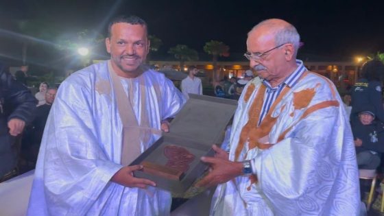 تكريم صالح بوسيف نظير مجهوداته في إنجاح فعاليات النسخة الثانية من المسابقة الدولية للصيد السياحي والرياضي بالداخلة